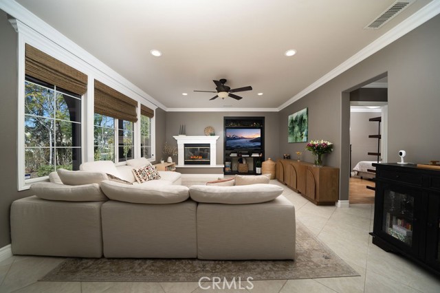 Detail Gallery Image 13 of 49 For 27050 Island Rd, Valencia,  CA 91355 - 5 Beds | 3 Baths
