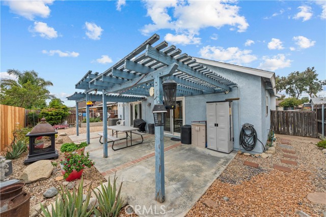 13995 Ranchero Dr, Fontana CA: https://media.crmls.org/medias/410f3e56-53ad-40b9-a66c-28183fc4e568.jpg