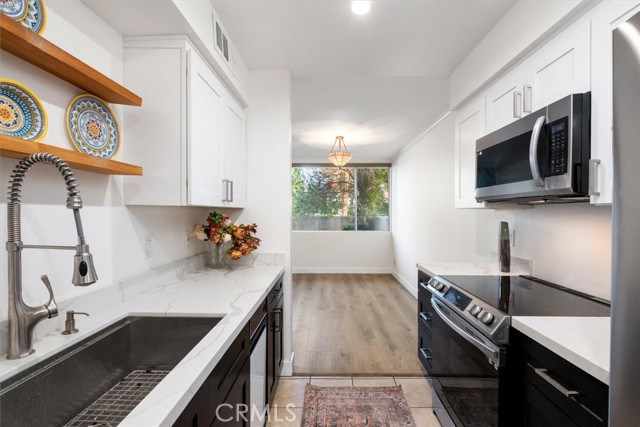 Detail Gallery Image 10 of 19 For 4487 Colbath #101,  Sherman Oaks,  CA 91423 - 1 Beds | 1 Baths