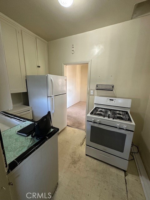 8018 S New Hampshire Avenue, Los Angeles CA: https://media.crmls.org/medias/410fd07b-25a5-41c1-8cdb-73a820adc661.jpg