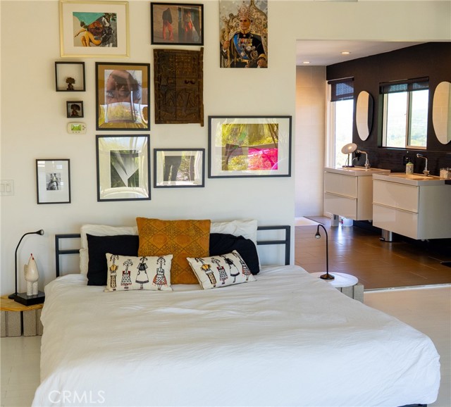 Detail Gallery Image 15 of 28 For 5177 Medina Rd, Woodland Hills,  CA 91364 - 3 Beds | 3 Baths