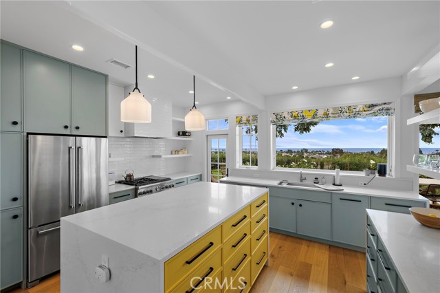 Detail Gallery Image 18 of 38 For 3007 Harbor View, Corona Del Mar,  CA 92625 - 3 Beds | 2/1 Baths