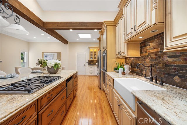 12 Rockrose Way, Irvine CA: https://media.crmls.org/medias/41139062-cc57-465b-8d76-04226a1ea6e9.jpg