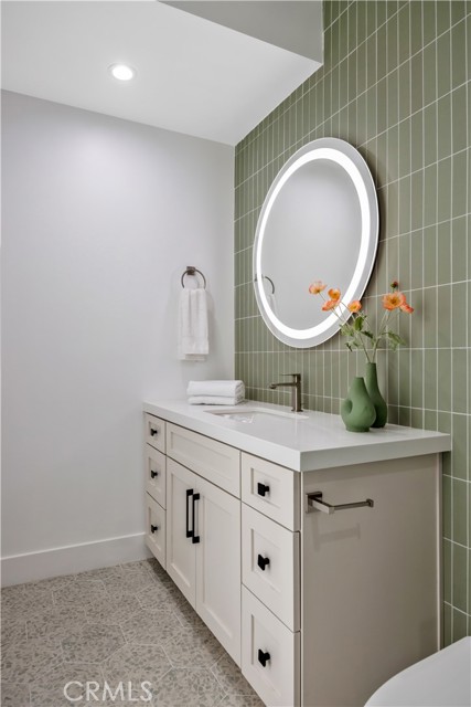 2405 Mathews Avenue, Redondo Beach CA: https://media.crmls.org/medias/4113ea76-b6e1-4605-aca9-3c2c2964df99.jpg