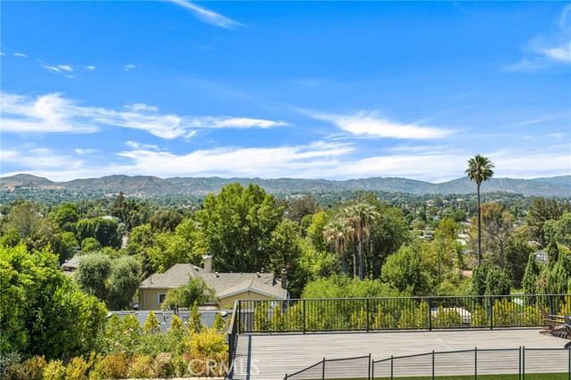 23241 Aetna Street, Woodland Hills CA: https://media.crmls.org/medias/4114e67e-7b9e-4b4d-812f-c8635c618fae.jpg