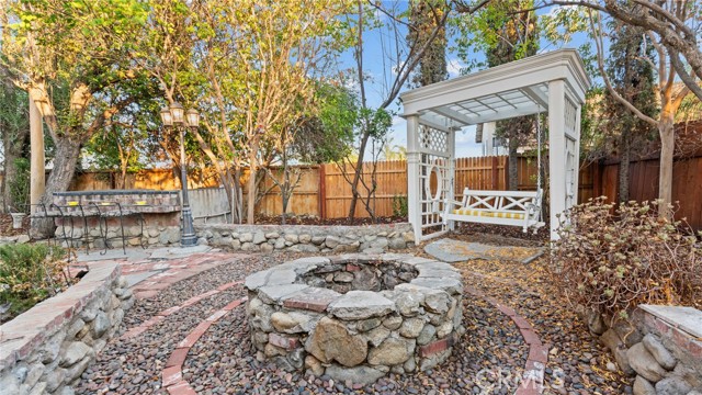 14981 Daisy Circle, Fontana CA: https://media.crmls.org/medias/4116ae10-f7ef-4bf0-9ad1-c86d11b8d974.jpg