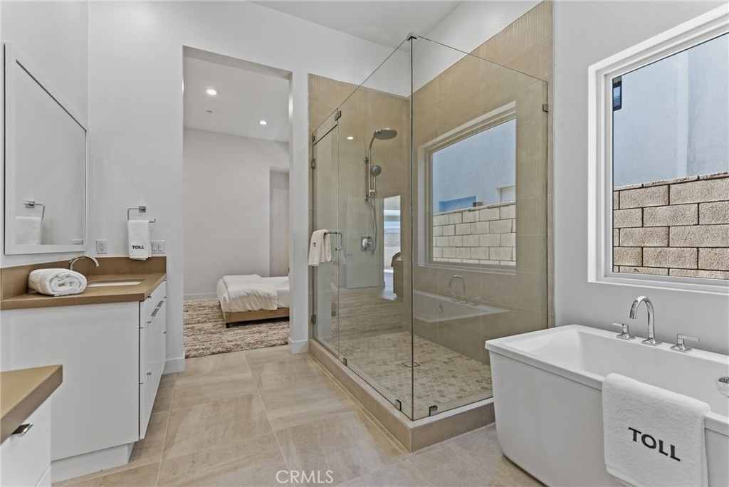 MLS #OC25255212 image #15