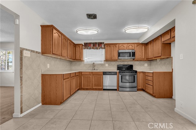 Detail Gallery Image 5 of 35 For 560 E Mountain View St, Barstow,  CA 92311 - 4 Beds | 2 Baths