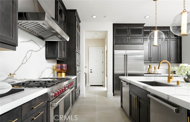 Detail Gallery Image 2 of 28 For 11826 Canoga Ave, Chatsworth,  CA 91311 - 5 Beds | 5/1 Baths