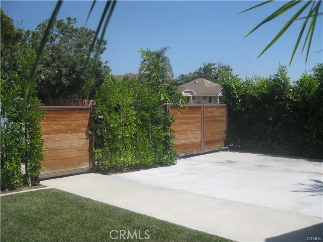 4027 La Salle photo 2