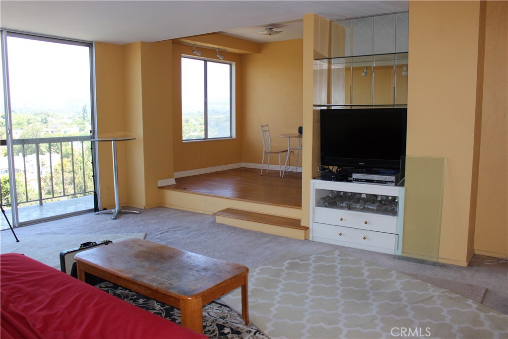 MLS #OC25167934 img 4