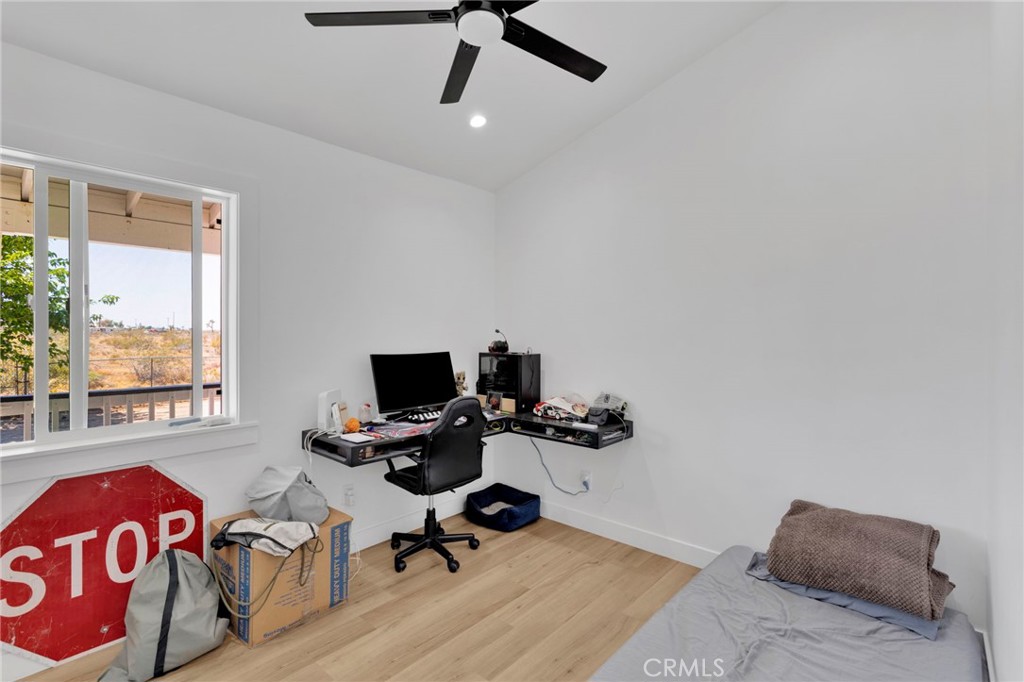 https://media.crmls.org/medias/411a7b84-5d10-46cb-a43b-d8997fd8503c.jpg?preset=X-Large