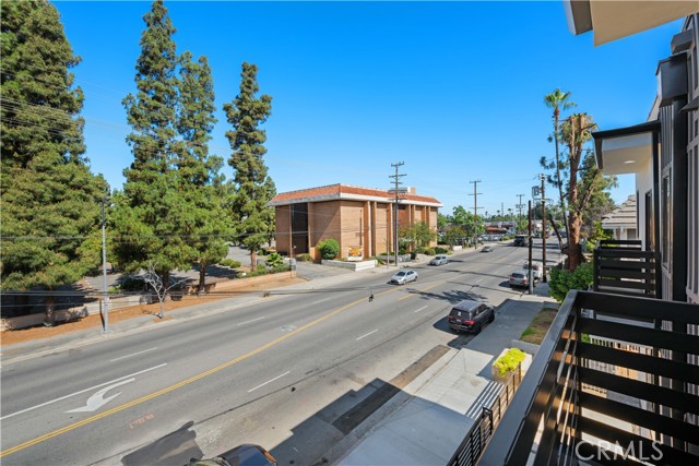 Detail Gallery Image 16 of 35 For 6700 Kester Ave, Van Nuys,  CA 91405 - 5 Beds | 4 Baths