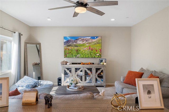 Detail Gallery Image 6 of 22 For 11765 Kirkland, Victorville,  CA 92392 - 4 Beds | 3/1 Baths