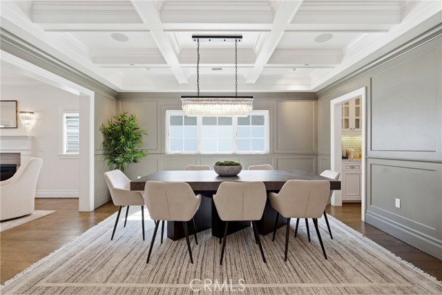 Detail Gallery Image 5 of 37 For 4469 Stern Ave, Sherman Oaks,  CA 91423 - 5 Beds | 5 Baths