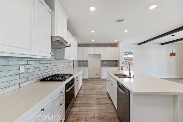 Detail Gallery Image 14 of 56 For 25858 Oak Springs Ct, Homeland,  CA 92548 - 4 Beds | 2 Baths