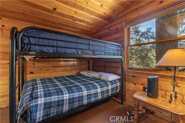 Detail Gallery Image 19 of 27 For 796 Silver Tip Dr, Big Bear Lake,  CA 92315 - 2 Beds | 2 Baths