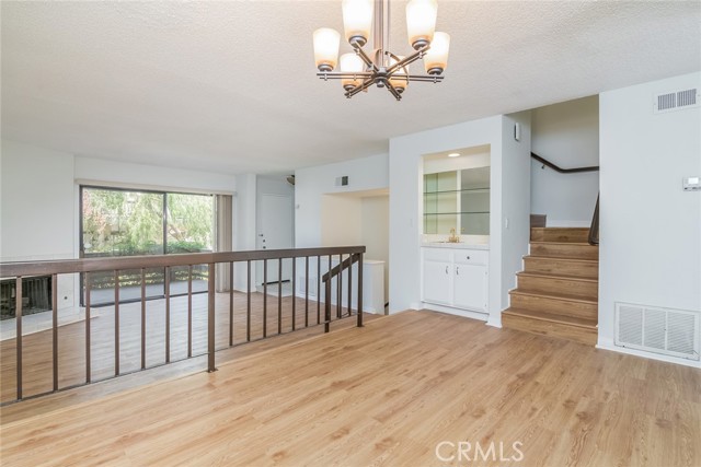 5711 Owensmouth Avenue, Woodland Hills CA: https://media.crmls.org/medias/411c5730-62e1-45d2-89de-ceb3a5bd9a0e.jpg