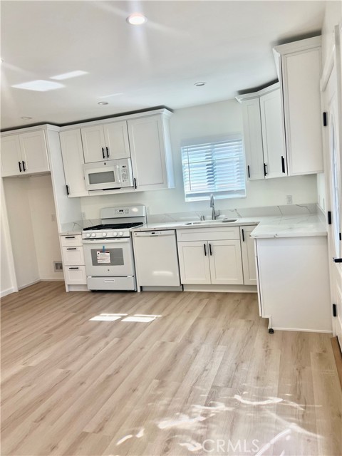 Detail Gallery Image 11 of 14 For 1040 Ruberta Ave Aa,  Glendale,  CA 91201 - 1 Beds | 1 Baths