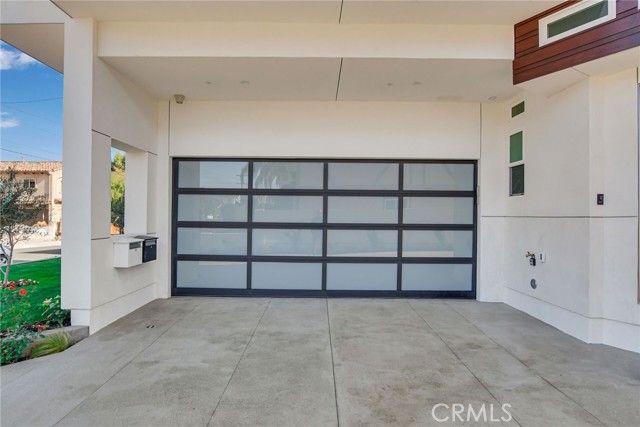 GARAGE ENTRY