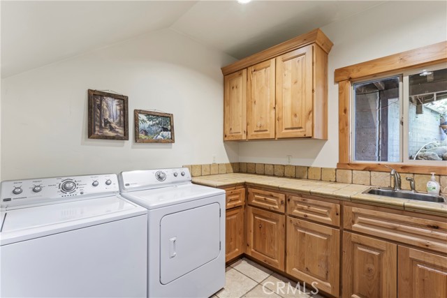 Detail Gallery Image 45 of 67 For 1454 Lovers Ln, Lake Arrowhead,  CA 92352 - 5 Beds | 3/1 Baths