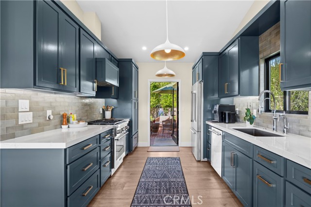 Detail Gallery Image 5 of 36 For 659 Vista Bonita, Newport Beach,  CA 92660 - 2 Beds | 2/1 Baths