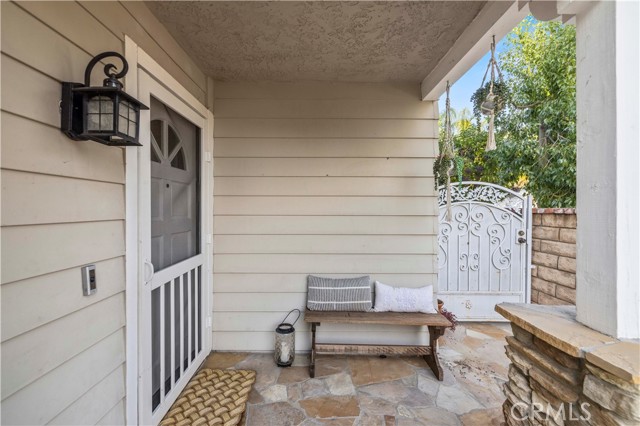 Detail Gallery Image 4 of 18 For 28421 Victoria Rd, Castaic,  CA 91384 - 2 Beds | 2 Baths