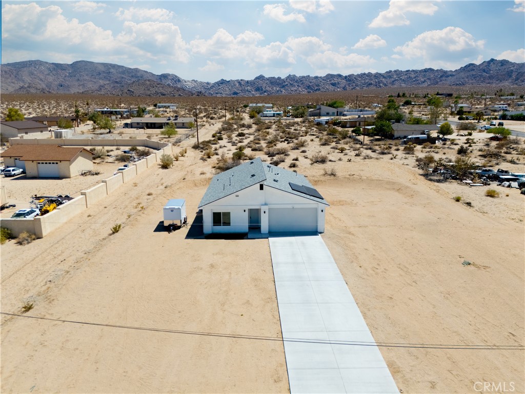https://media.crmls.org/medias/411e9990-dfac-4cbb-8118-ee981cf9dce4.jpg?preset=X-Large