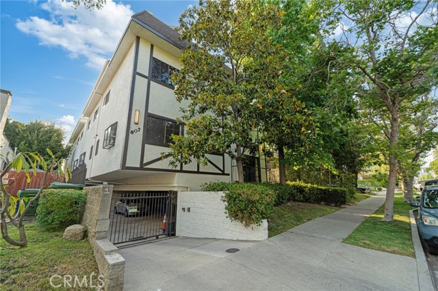 Detail Gallery Image 25 of 26 For 807 N Sycamore Ave #6,  Los Angeles,  CA 90038 - 3 Beds | 3 Baths