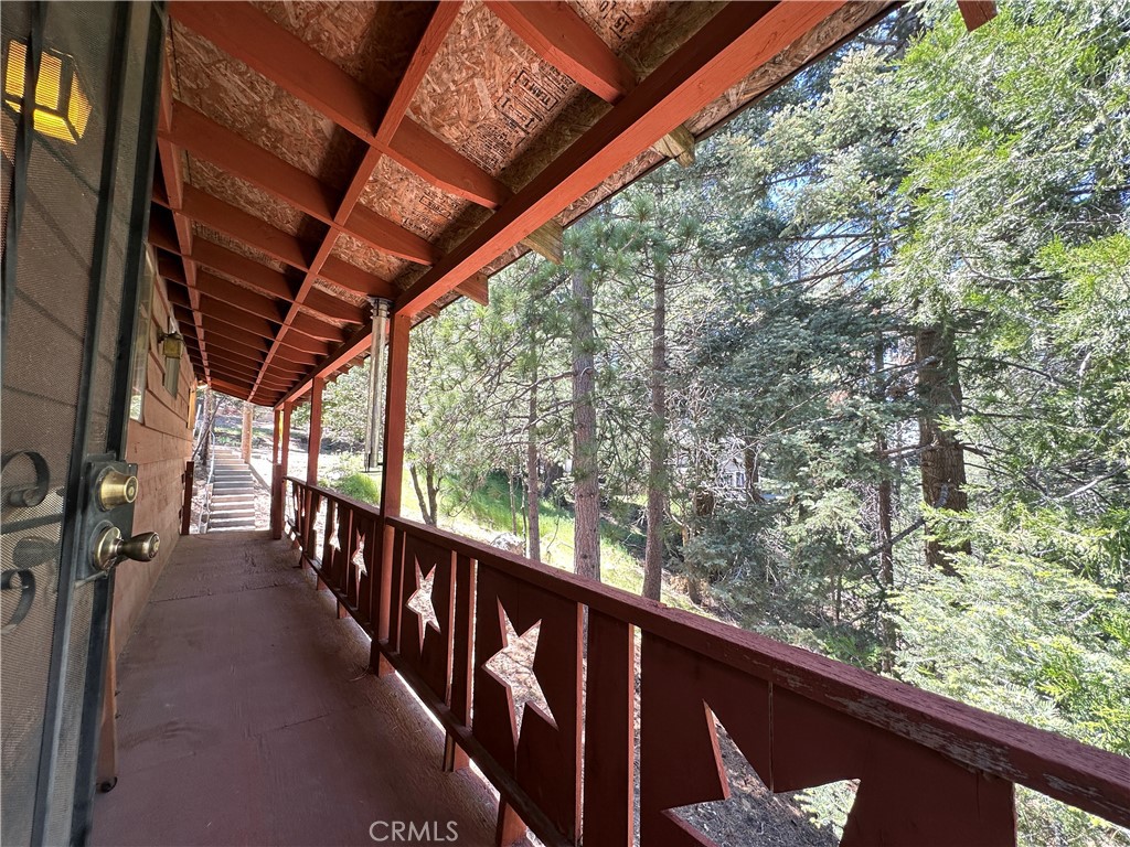 https://media.crmls.org/medias/411feb74-7a5b-42b3-af1f-10159656faf8.jpg?preset=X-Large