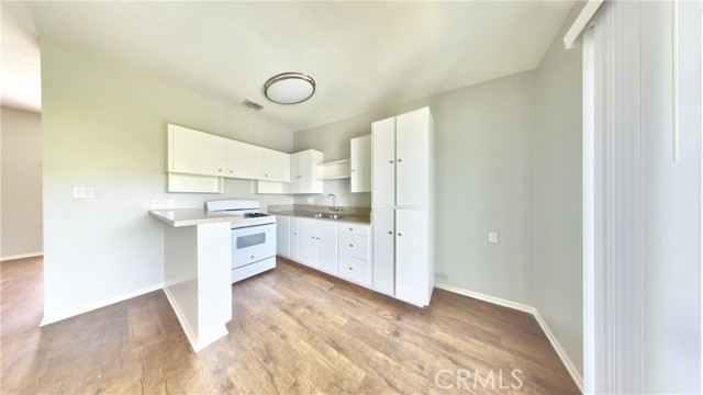 Detail Gallery Image 11 of 32 For 136 W Union Ave #11,  Fullerton,  CA 92832 - 2 Beds | 1 Baths