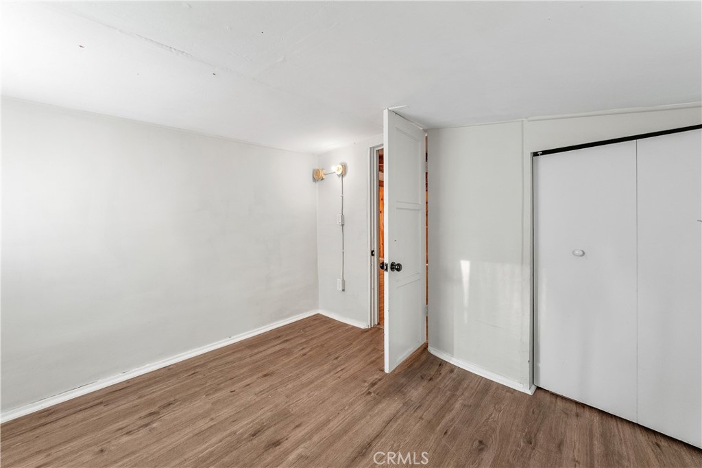 https://media.crmls.org/medias/412085e5-bc65-4185-96a0-17e873930561.jpg?preset=X-Large