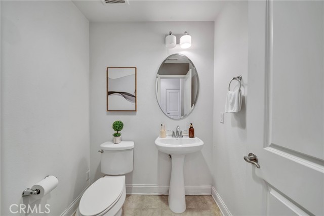 Detail Gallery Image 11 of 34 For 2840 E via Fiano, Ontario,  CA 91764 - 3 Beds | 2/1 Baths