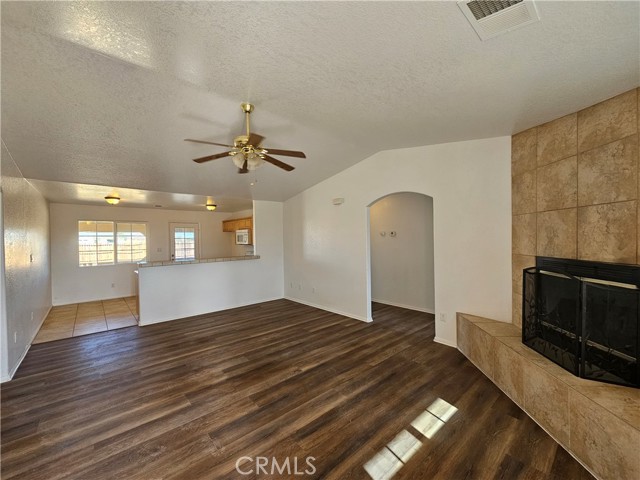 9841 Sally Avenue, California City CA: https://media.crmls.org/medias/412142c0-1f1e-4724-bbe6-736ca811c325.jpg