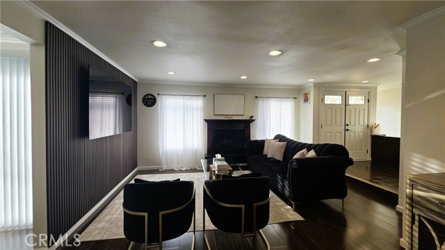 Detail Gallery Image 6 of 31 For 608 Hawthorne St #E,  Glendale,  CA 91204 - 4 Beds | 3/1 Baths