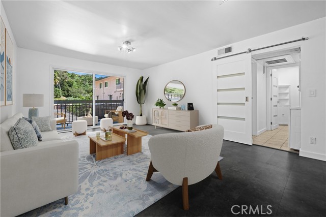 Detail Gallery Image 2 of 10 For 2940 N Verdugo Rd #214,  Glendale,  CA 91208 - 2 Beds | 2 Baths