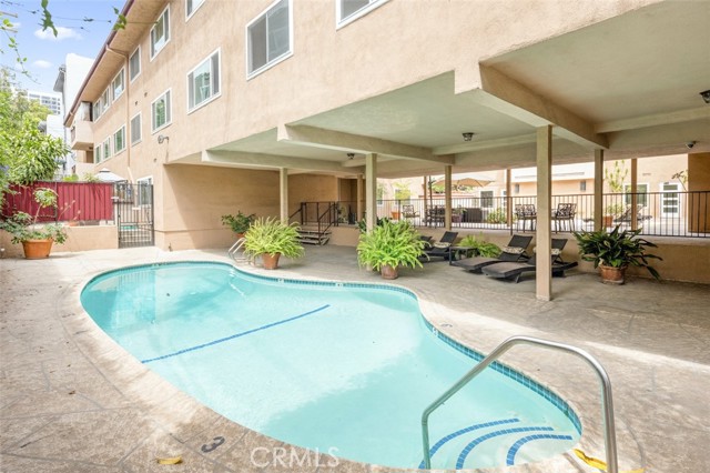 Detail Gallery Image 3 of 26 For 1121 N Olive Dr #209,  West Hollywood,  CA 90069 - 2 Beds | 2 Baths