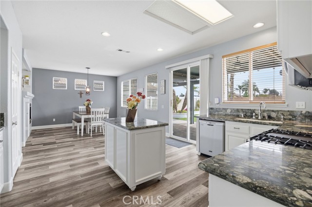 Detail Gallery Image 10 of 41 For 963 Cornerstone Way, Corona,  CA 92878 - 4 Beds | 3 Baths