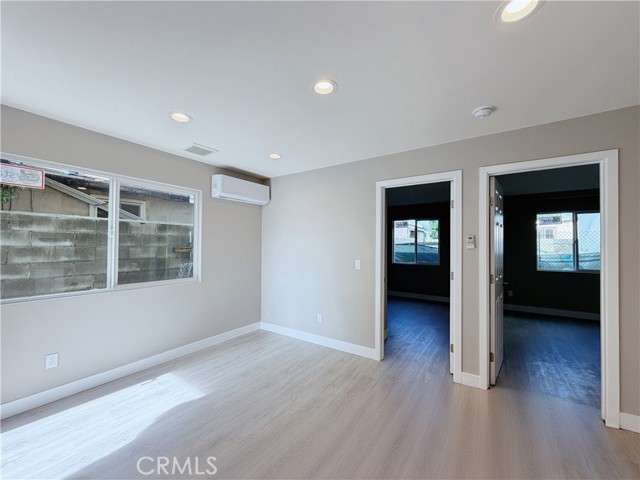 Detail Gallery Image 3 of 10 For 621 Leonard Ave #B,  Los Angeles,  CA 90022 - 2 Beds | 1 Baths