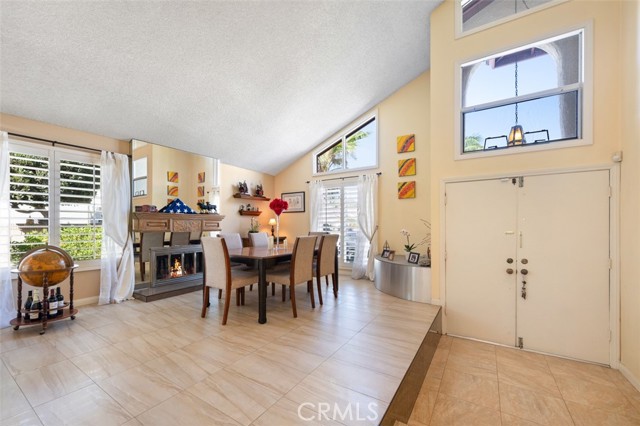 Detail Gallery Image 3 of 31 For 3485 Venetian Dr, Costa Mesa,  CA 92626 - 4 Beds | 2/1 Baths