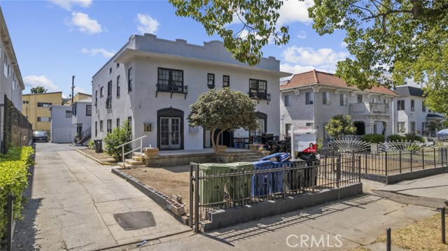 525 N Kenmore Avenue, Los Angeles CA: https://media.crmls.org/medias/4126033b-320a-4647-bf56-91149c2d99ec.jpg