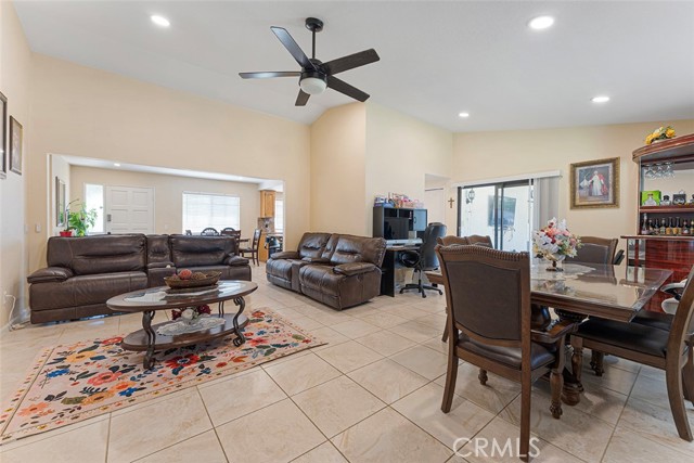 6860 27th Street, Jurupa Valley CA: https://media.crmls.org/medias/41263775-907a-459d-b3ee-61f2818ddbdd.jpg