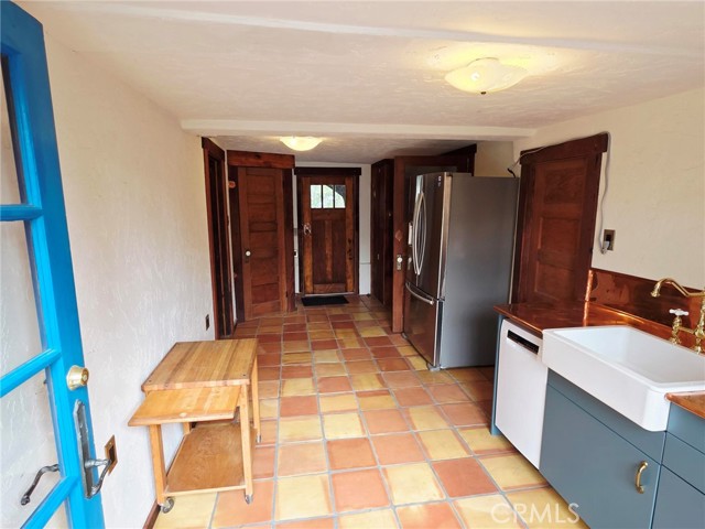 1403 Avon Park, Los Angeles CA: https://media.crmls.org/medias/41267587-ef08-4ead-83d5-a28fcd4fc438.jpg