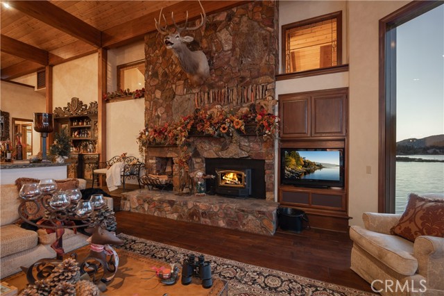 Detail Gallery Image 7 of 33 For 655 Cove Dr, Big Bear Lake,  CA 92315 - 6 Beds | 5/2 Baths