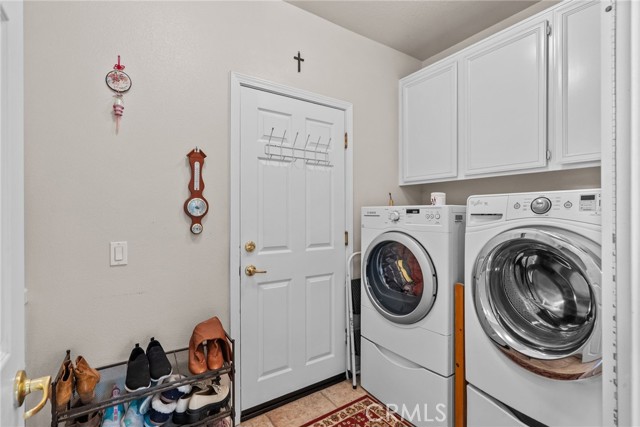 22440 Skylake Place, Saugus CA: https://media.crmls.org/medias/41274f06-6811-47ce-9fee-fab3379397d3.jpg
