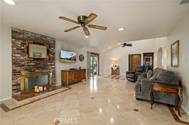 Detail Gallery Image 18 of 56 For 24014 Encanto Ct, Colton,  CA 92324 - 4 Beds | 3 Baths