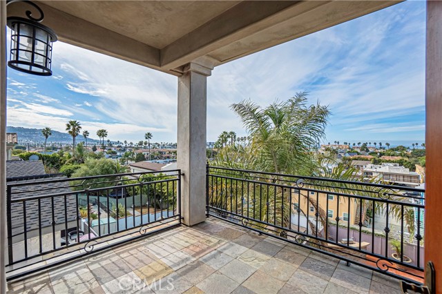 627 Gertruda Avenue, Redondo Beach, California 90277, 6 Bedrooms Bedrooms, ,5 BathroomsBathrooms,Residential,For Sale,Gertruda,SB25035773