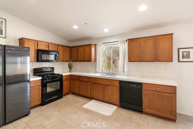 905 Broadway Avenue, Barstow CA: https://media.crmls.org/medias/412b32d8-735c-417e-89e3-854a53bfc2e2.jpg
