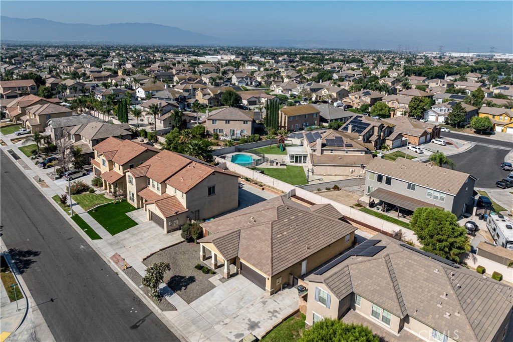 MLS #OC25175723 img 3