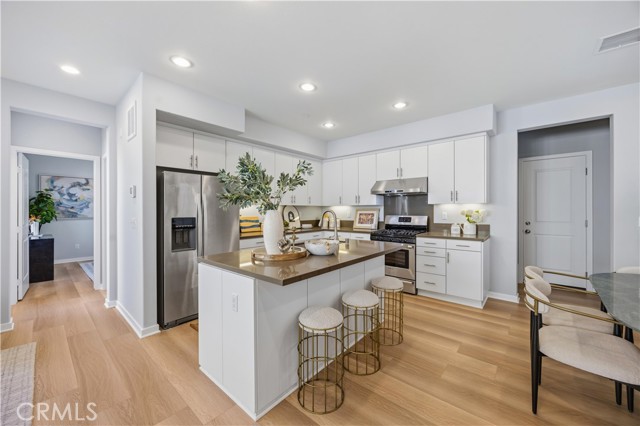 Detail Gallery Image 7 of 22 For 96 Tallowood, Irvine,  CA 92620 - 4 Beds | 3 Baths